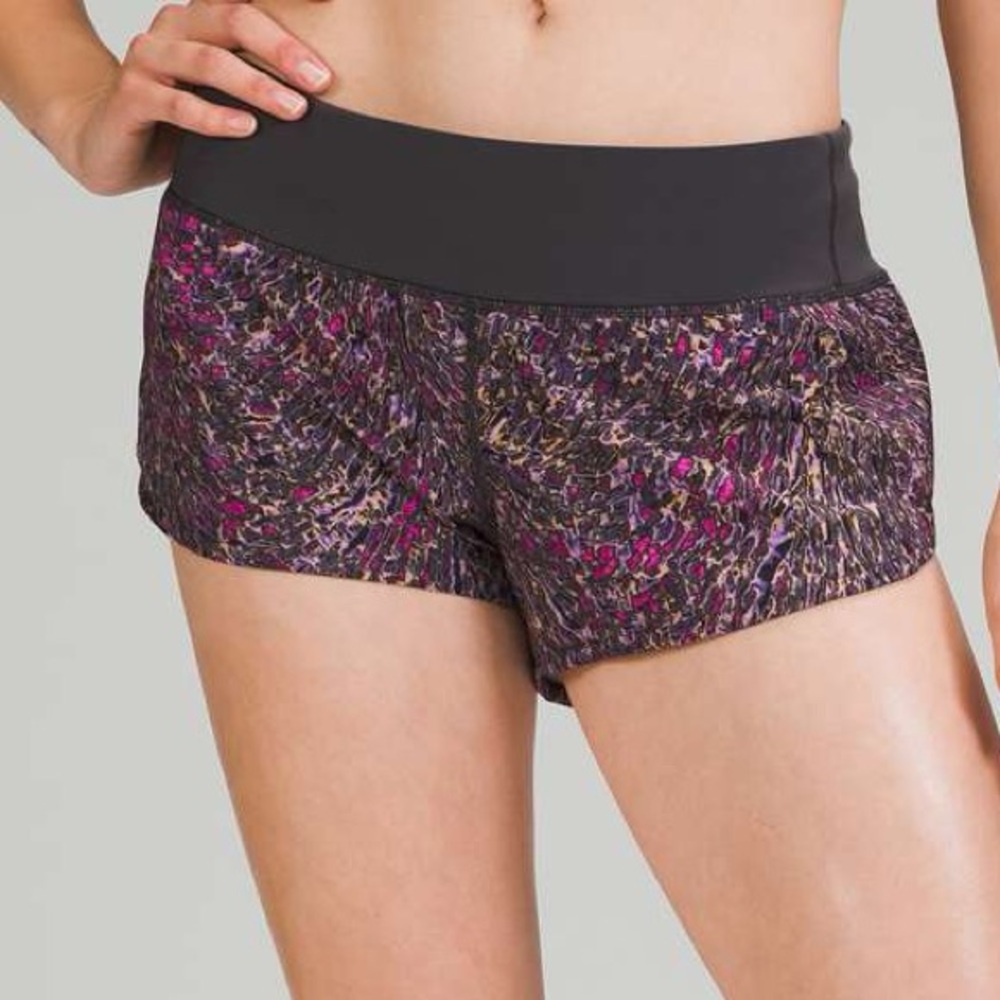 Lululemon Speed Up Low-Rise Short 2.5"
Topography Multi / Graphite Grey Size 4 - Picture 3 of 10